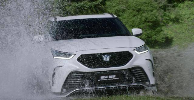 皇冠信用盘登2_售27.78万起皇冠信用盘登2,混动车型动力参数调整!新款丰田皇冠陆放上市