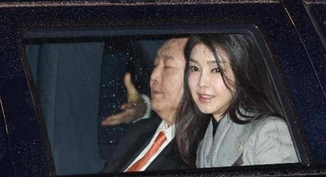 Crown Credit Agent Registration
_效仿阿萨德Crown Credit Agent Registration
,尹锡悦也来了一出“金蝉脱壳”,坐上防弹车,跑了?