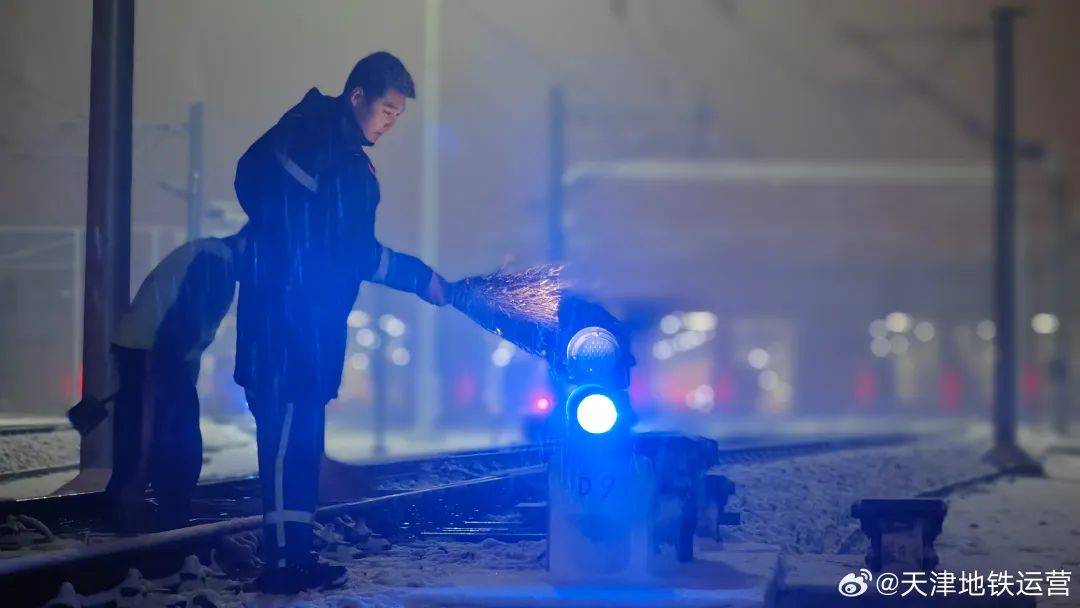 皇冠信用网登3代理申请_一觉醒来皇冠信用网登3代理申请,天津的雪来了!今日上班,早出门!