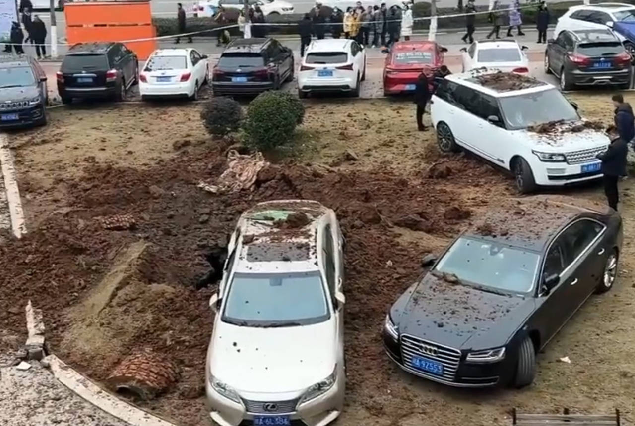 世界杯平台送_四川小男孩丢鞭炮引发沼气爆炸世界杯平台送,疑受害车主开抖音直播吸粉数万