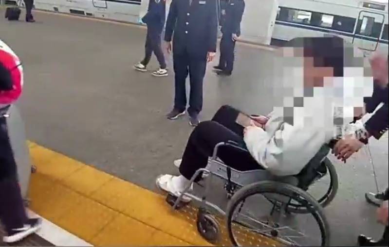 如何注册皇冠足球代理_“救命如何注册皇冠足球代理,我不想死”!厦门北站,D131次列车突发!