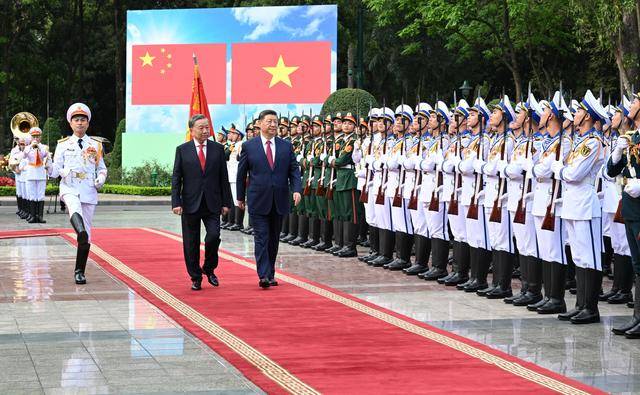 皇冠信用盘平台出租
_图集|越共中央总书记苏林为习近平举行欢迎仪式