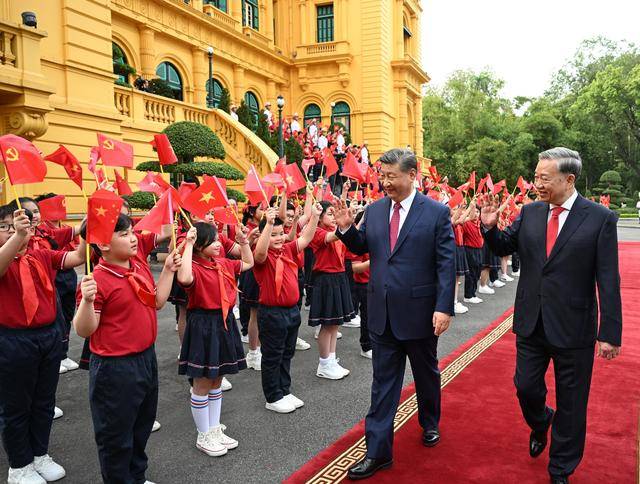 皇冠信用盘平台出租
_图集|越共中央总书记苏林为习近平举行欢迎仪式