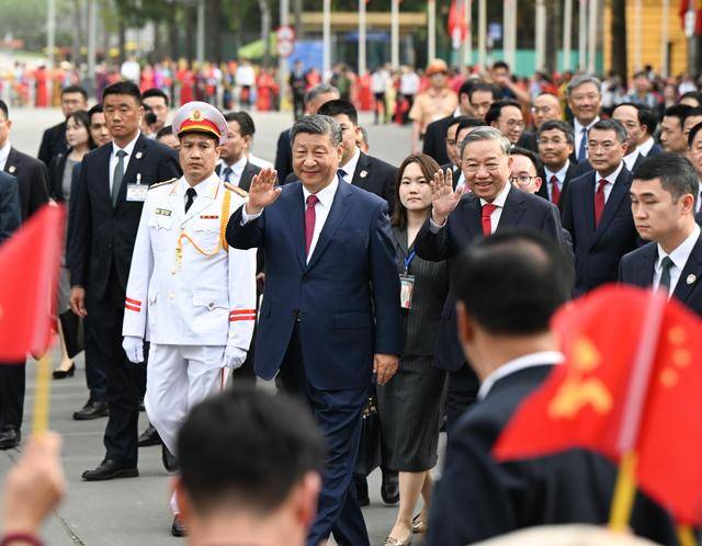 皇冠信用盘平台出租
_图集|越共中央总书记苏林为习近平举行欢迎仪式