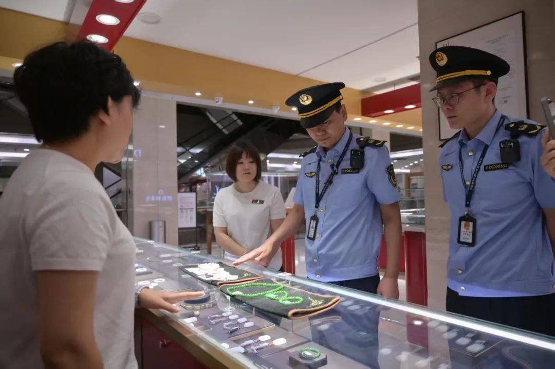 皇冠信用盘代理
_许昌市场监管部门对胖东来玉石开展日常检查:平均毛利率不超20%