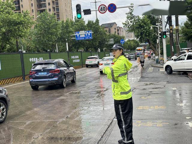 怎么开皇冠信用网
_“雨像泼下来的”怎么开皇冠信用网
,武汉再次经受住暴雨考验