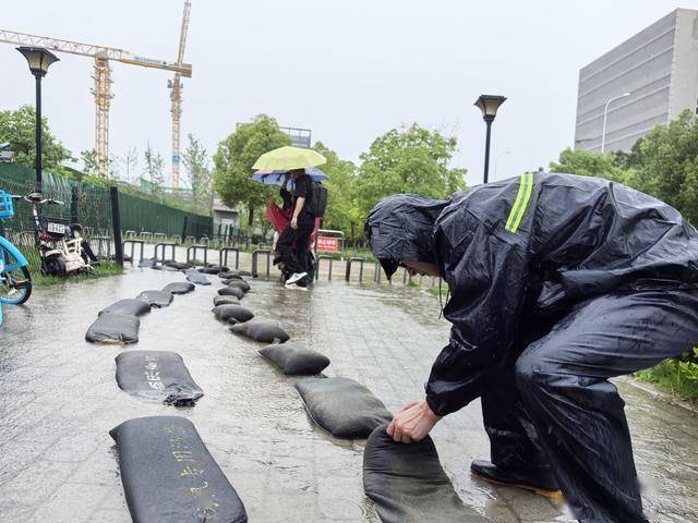 怎么开皇冠信用网
_“雨像泼下来的”怎么开皇冠信用网
,武汉再次经受住暴雨考验