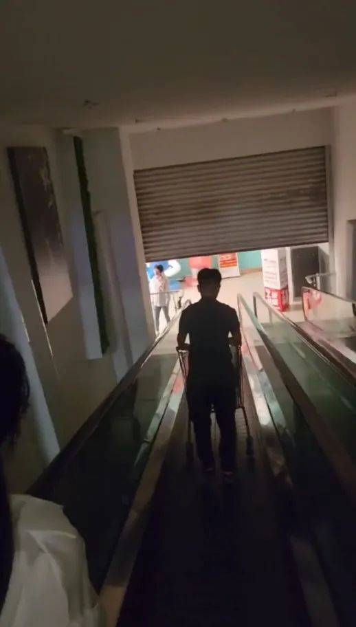 皇冠信用网代理流程
_江苏苏州一大润发店员着急下班皇冠信用网代理流程
,强制关闭载客中电梯!经理致歉:已警告处罚