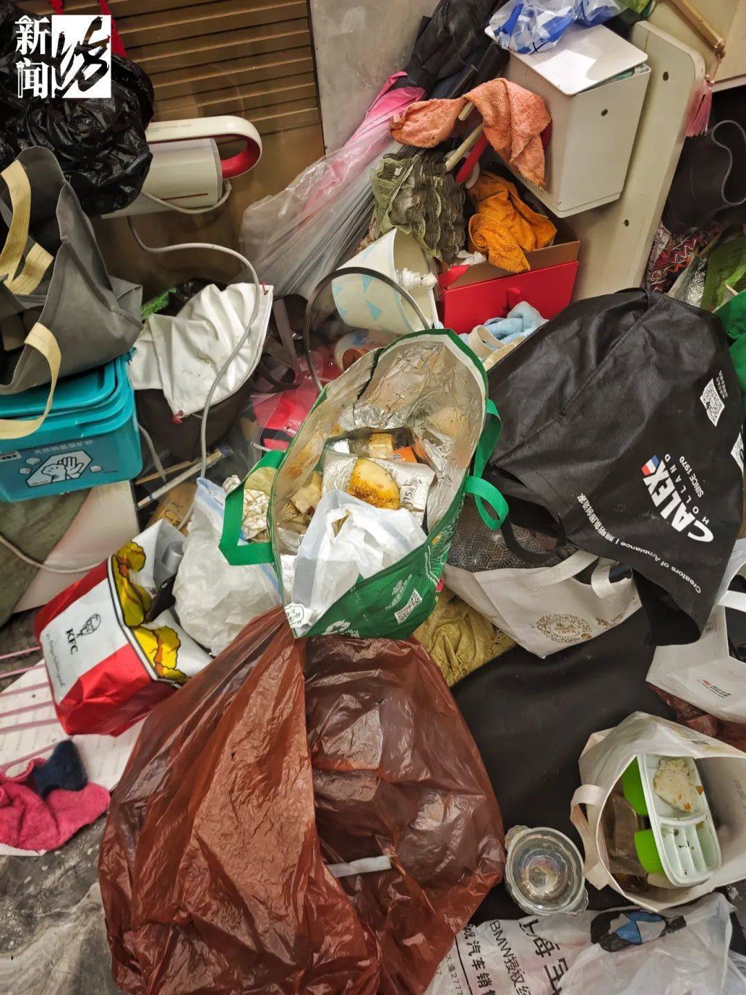 皇冠信用网出租
_垃圾堆满皇冠信用网出租
,臭到离谱!上海顶流豪宅业主也拾荒?邻居直呼倒大霉,不能忍!