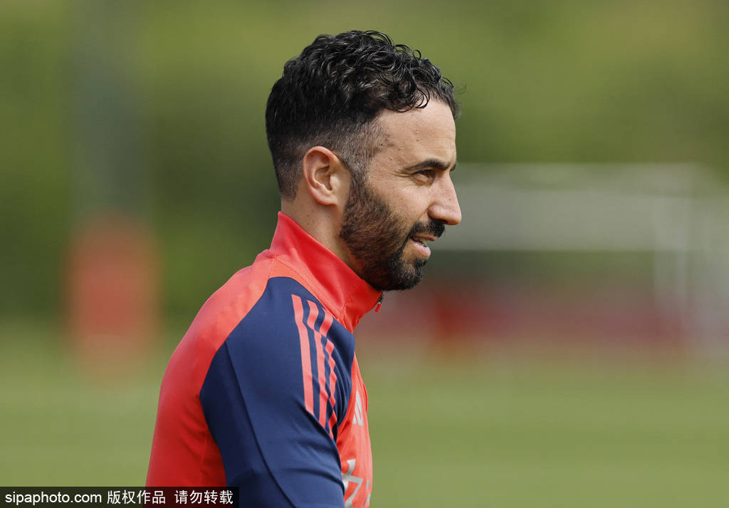 亚洲杯2027外围赛
_惊天反转亚洲杯2027外围赛
!曼联8400万镑猎物约克雷斯与葡萄牙体育撕破脸?“君子协定”成废纸!