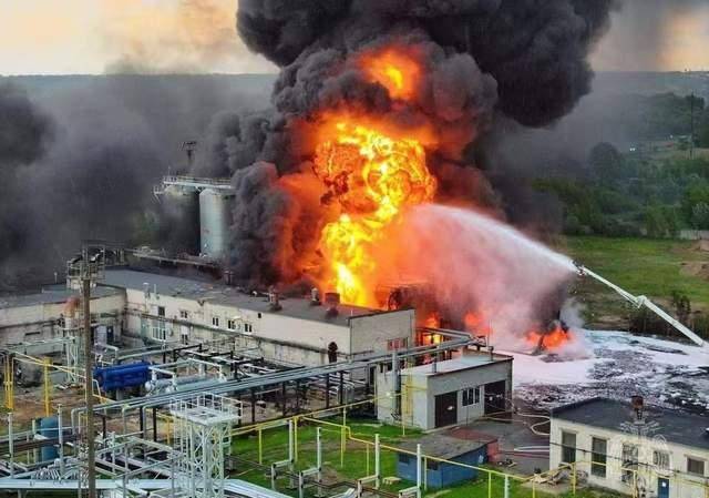 世界杯足球赛
_真炸出了蘑菇云了!俄军疯狂报复袭击世界杯足球赛
,乌军手中的牌已被全部烧光