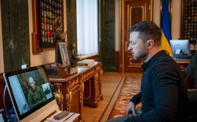 世界杯足球赛
_真炸出了蘑菇云了!俄军疯狂报复袭击世界杯足球赛
,乌军手中的牌已被全部烧光