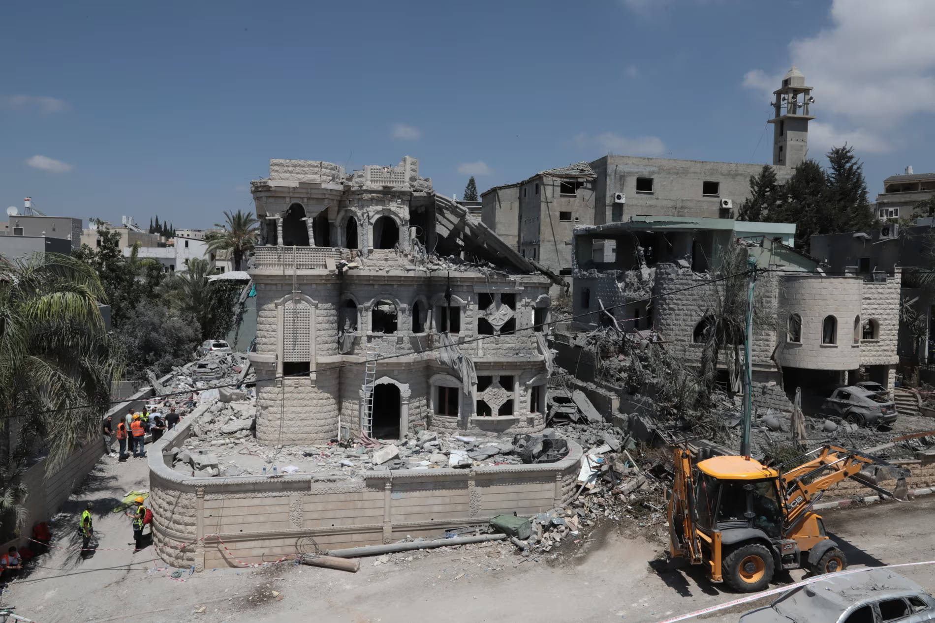 河床vs浦和红钻
_伊朗导弹“砸”出的裂痕?“在以色列河床vs浦和红钻
,就连死亡也不平等”