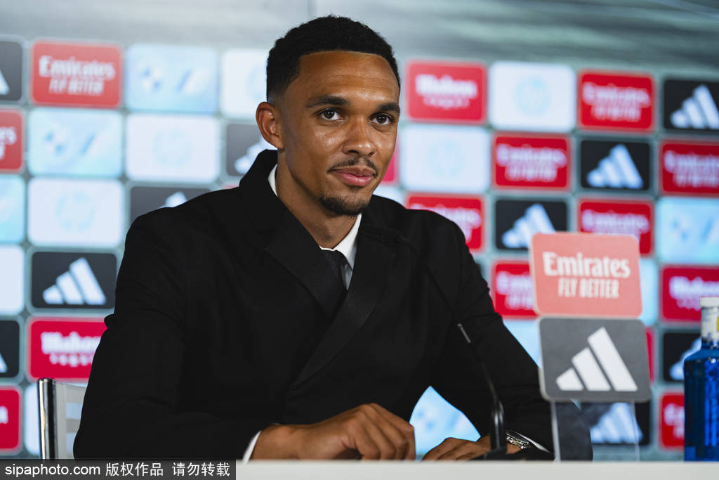 世俱杯app
_阿诺德称赞皇马训练质量高:传球节奏快 和世俱杯app
我习惯的很不同