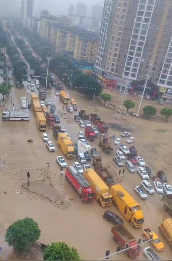 巴拿马 v 洪都拉斯_贵州榕江再遭洪峰全城撤离:救援人员奔走逆行高呼“赶紧撤离”