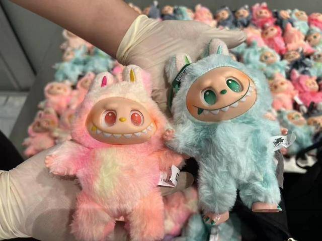 利勒斯特罗姆 v 桑恩达
_北京两大机场在出境旅客行李中查获大量假“LABUBU”