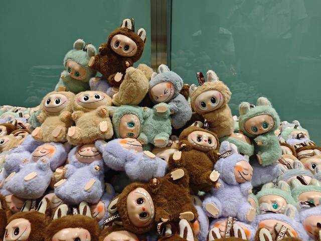 利勒斯特罗姆 v 桑恩达
_北京两大机场在出境旅客行李中查获大量假“LABUBU”