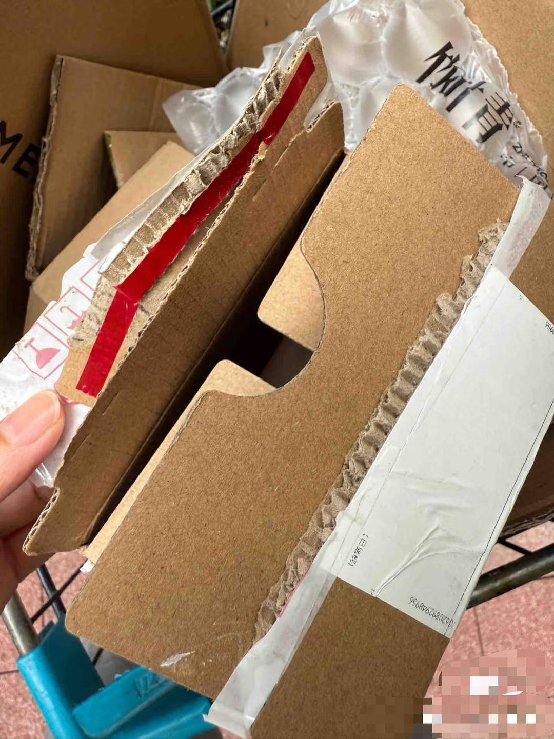 皇冠信用网哪里申请
_女子网购拉布布盲盒皇冠信用网哪里申请
,拆开发现包装全无仅剩6个“裸娃” 中通快递回应