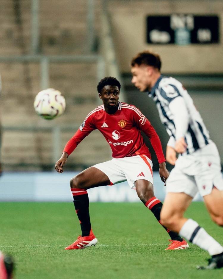 正版足球出租
_罗马诺:曼联与16岁青训中卫恩瓦什敲定4年合同正版足球出租
,他拒绝多份邀约