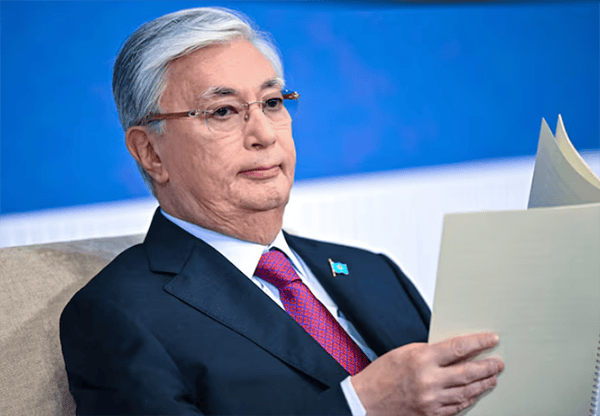 mos011app_哈萨克斯坦总统签署法律:禁止在公共场所蒙面