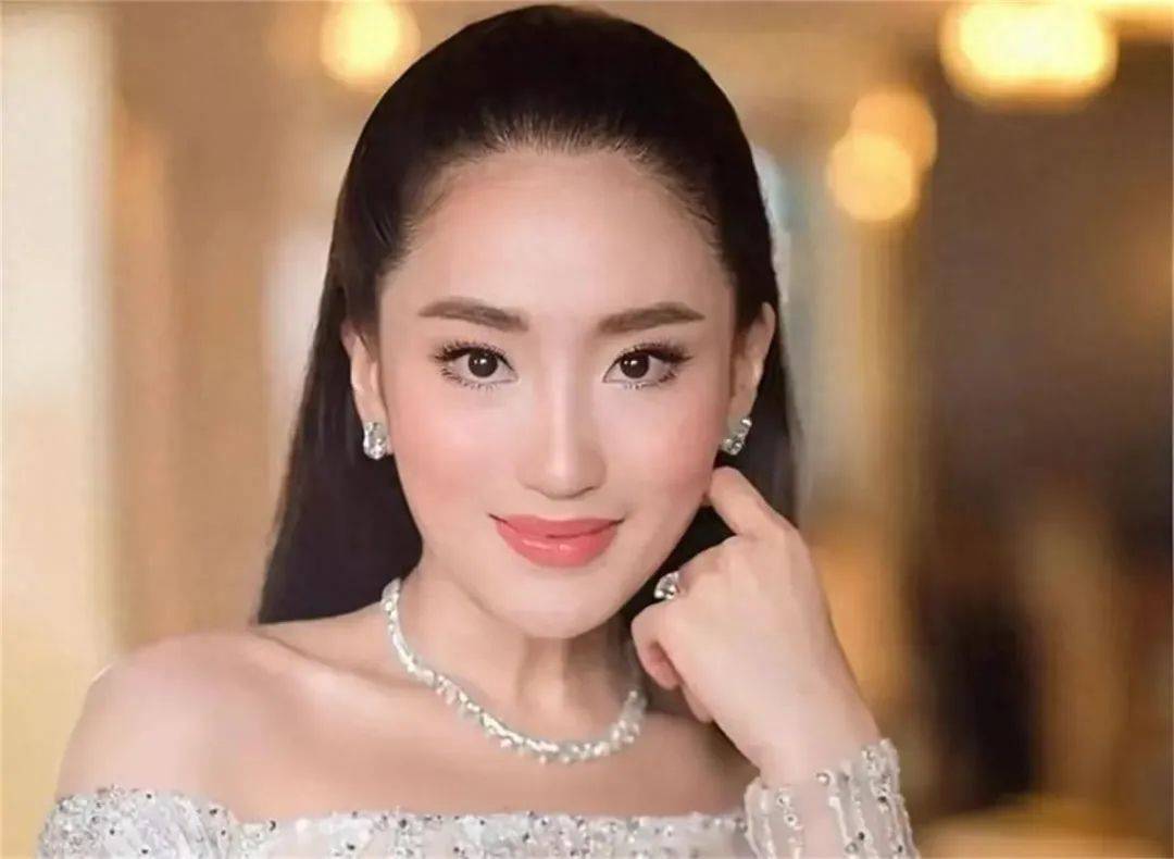 皇冠信用盘登2_总理府已被围皇冠信用盘登2,泰陆军司令出山,洪森预测,美女总理三月内必下台