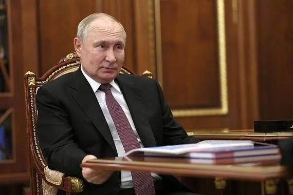 桑德兰VS西汉姆联_特朗普同意桑德兰VS西汉姆联,对中印加税500%!美议员大放厥词,这事跟普京有关?