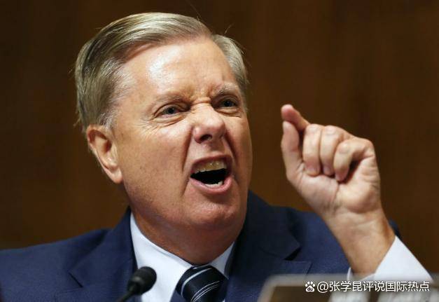 萨连斯基VS维图斯_特朗普杀了个回马枪萨连斯基VS维图斯，对中国加税500%？中国随时收回甜枣奉上巴掌