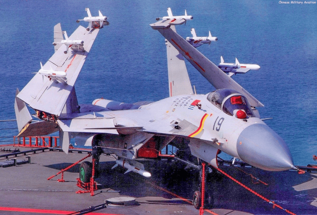乌拉尔图VS利文哥特奴_央视曝光中国航母24架歼-15出动全过程乌拉尔图VS利文哥特奴，遭遇美军F/A-18谁更强？