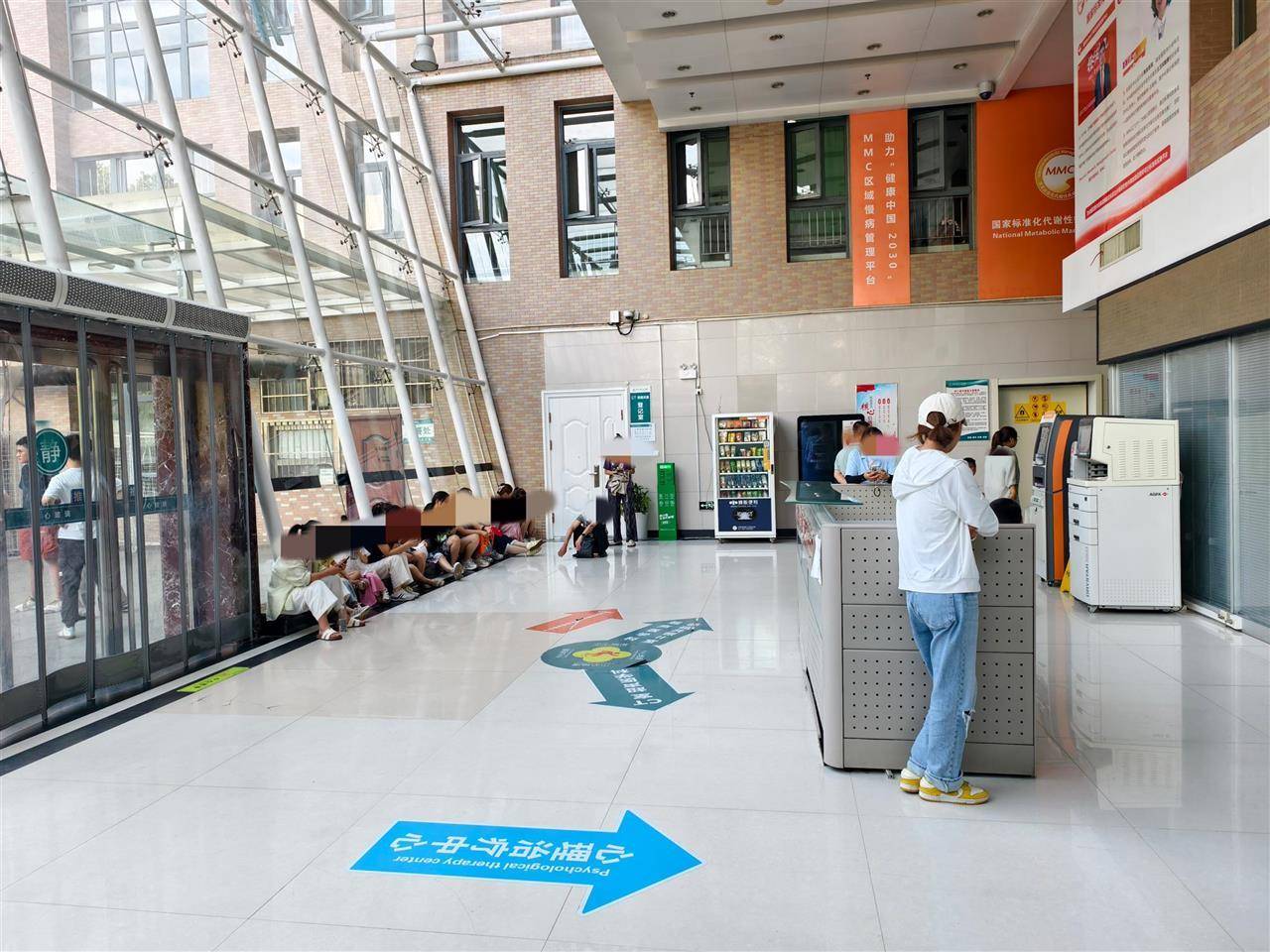 瓦路尔VS科罗拉_天水血铅异常幼儿确诊铅中毒瓦路尔VS科罗拉,疑似“毒源”浮出水面:抽检的三色发糕和玉米肠卷添加剂超标