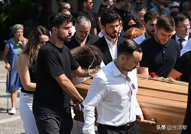科莫VS拉齐奥_催泪!若塔葬礼举行科莫VS拉齐奥,妻子趴棺木痛哭,葡萄牙队友为他抬棺!FIFA总部已降半旗志哀