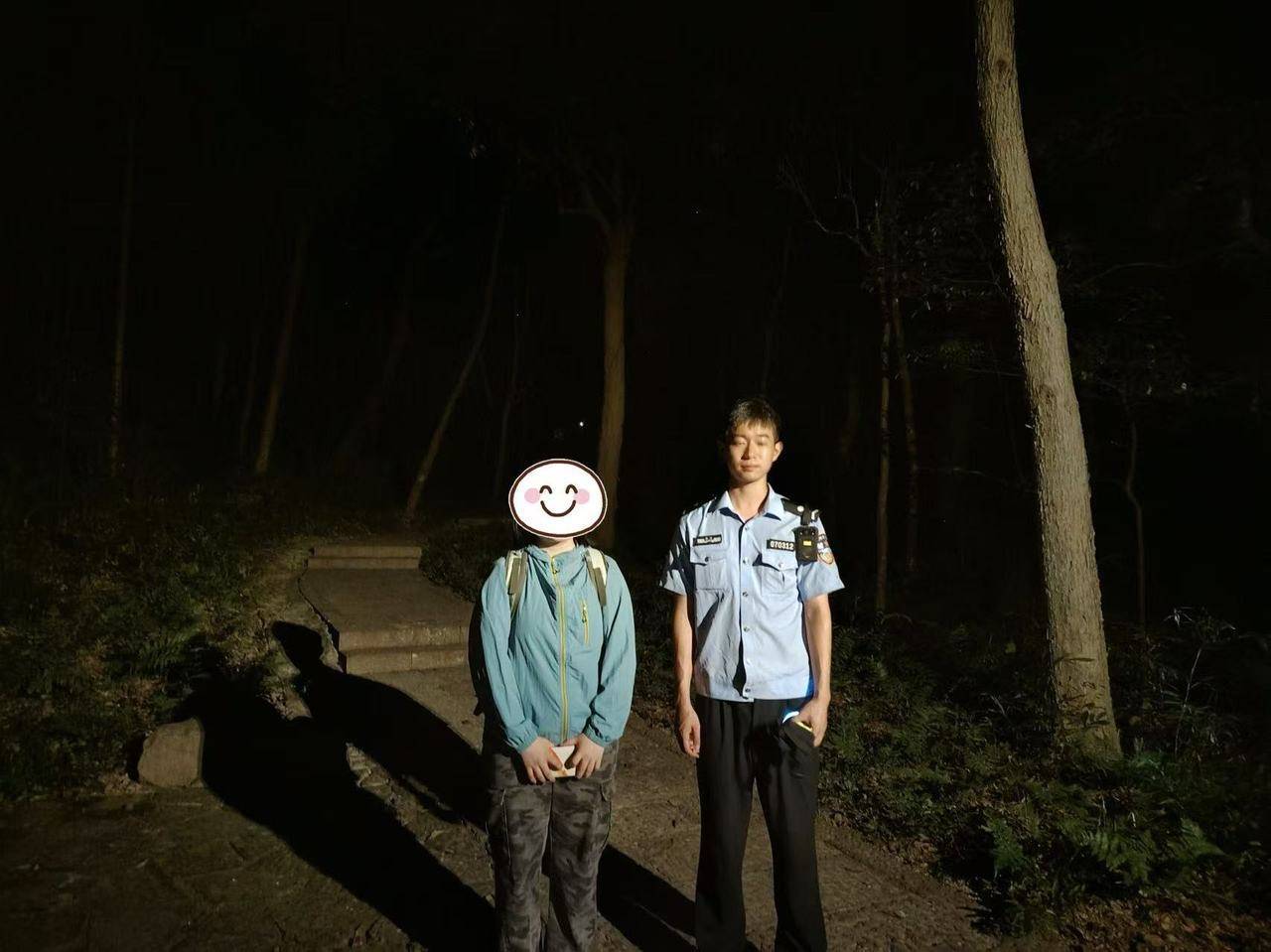 菲尔特VS德累斯顿_“周围全是蛇吃青蛙的声音菲尔特VS德累斯顿,我怕” 高温天民警成功寻回走失女子