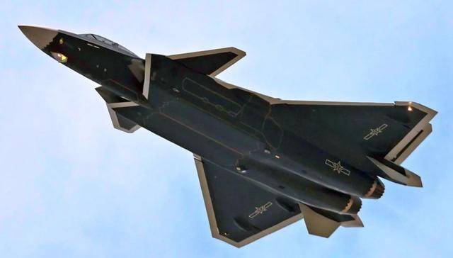 世界球会冠军杯决赛_全新黑色歼-20亮相世界球会冠军杯决赛,座舱很抢眼,美媒无奈承认:中国已领跑美国