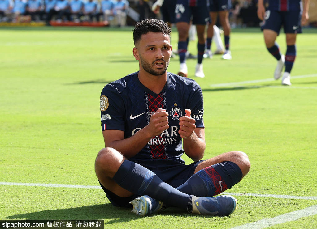 奥斯VS马斯特里赫特_世俱杯-登贝莱传射法比安双响 巴黎4-0皇马进决赛