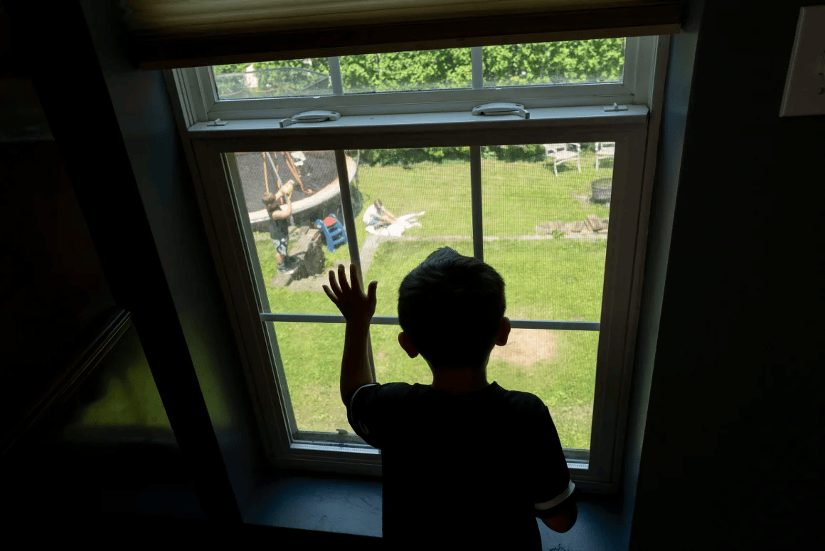 西雅图风暴比分_一家人自愿被驱逐出美国:“留在这里是一场赌博”