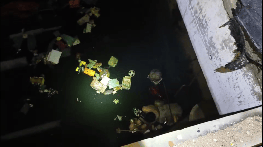 皇冠平台
_事发大连!男子带着女儿夜钓皇冠平台
,迟迟未归,妻子前往海边呼喊搜寻俩小时,最终发现……