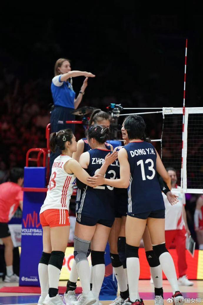 皇冠信用网登1_四战全胜皇冠信用网登1!中国女排逆转战胜美国女排 阿灵顿站完美收官