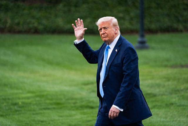 皇冠信用网在线申请_比美国还大胆?30%关税将至皇冠信用网在线申请,欧盟对特朗普低头,反向中国下命令