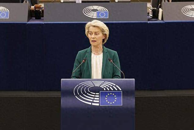 皇冠信用网在线申请_比美国还大胆?30%关税将至皇冠信用网在线申请,欧盟对特朗普低头,反向中国下命令