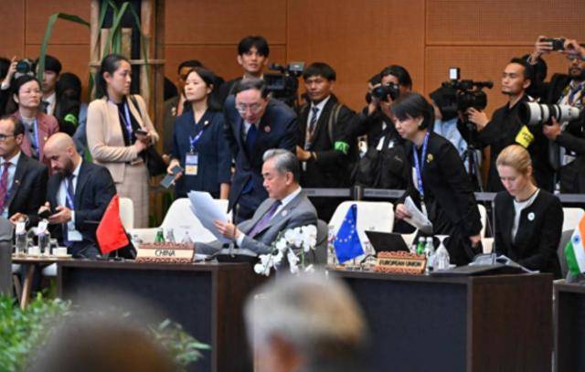 皇冠信用网在线注册_面对菲海警的驱逐皇冠信用网在线注册,中国侦察船不语,舰载机起飞,直接4个字定性