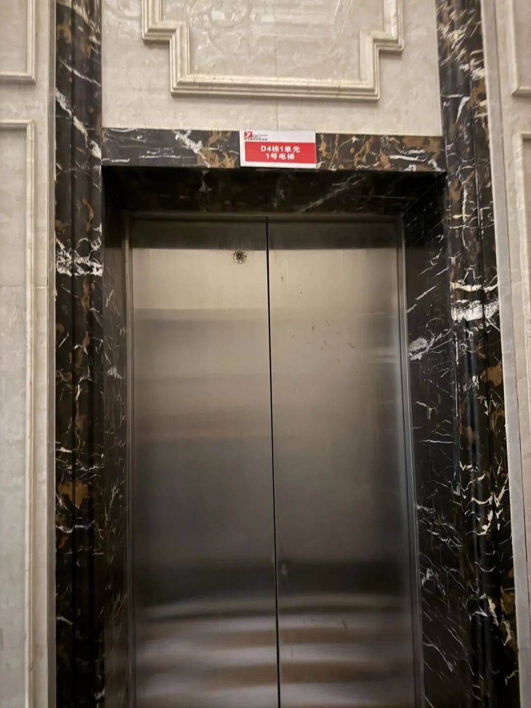 皇冠信用代理流程_电梯更换单根钢丝要5万多元皇冠信用代理流程!南宁一小区业主质疑物管“维修套利”