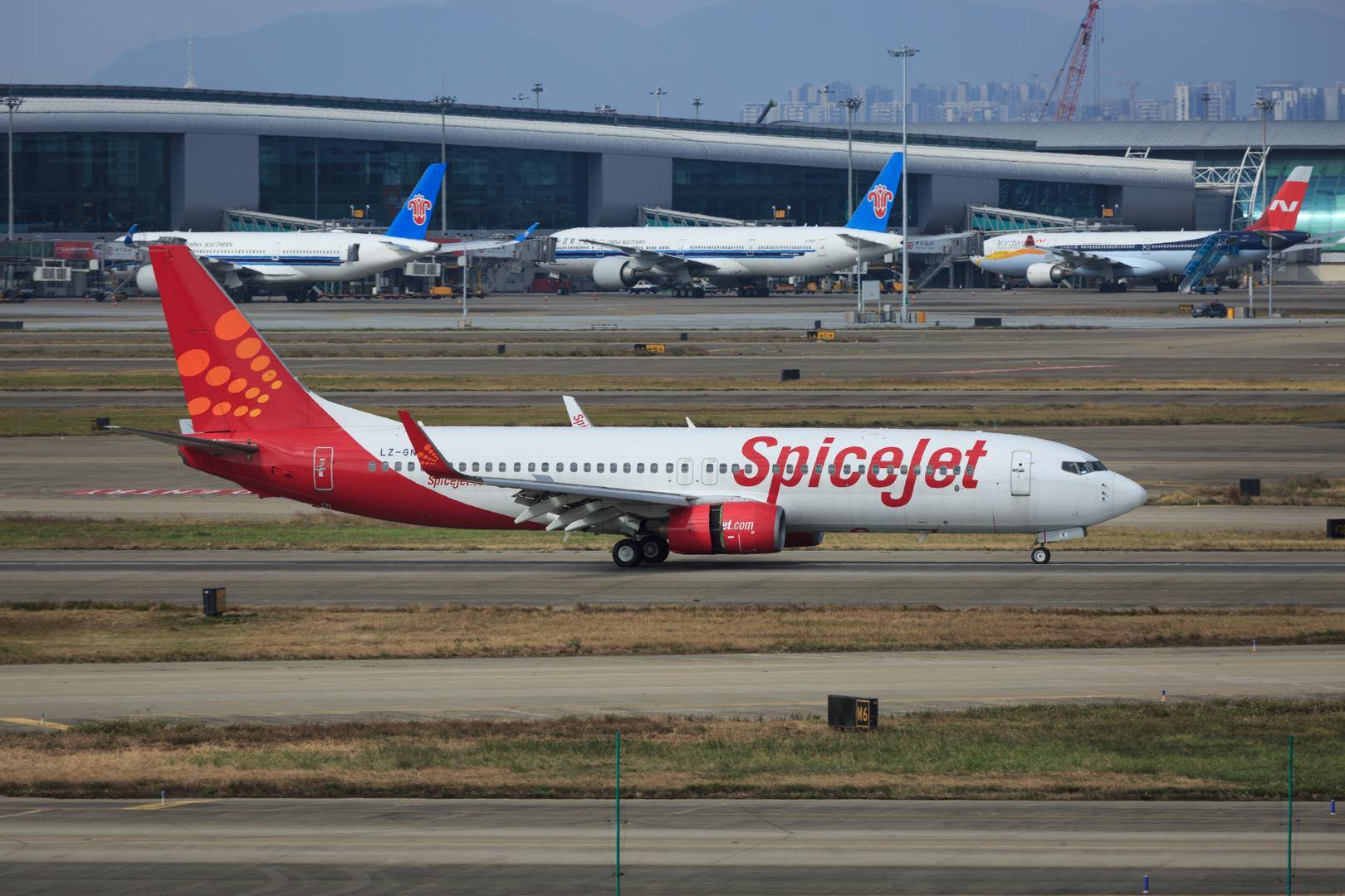 皇冠皇冠代理平台_印度一廉航航班滑上跑道后皇冠皇冠代理平台,乘客因太热试图冲进驾驶舱,飞机延误7小时