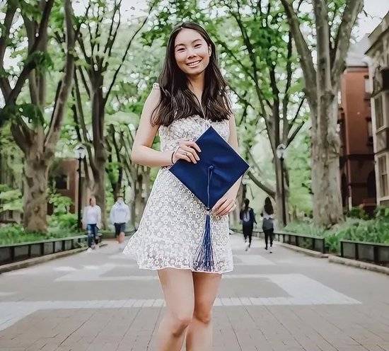 皇冠信用網APP下载_宗庆后与私生子的合影曝光皇冠信用網APP下载,五官神似(组图)