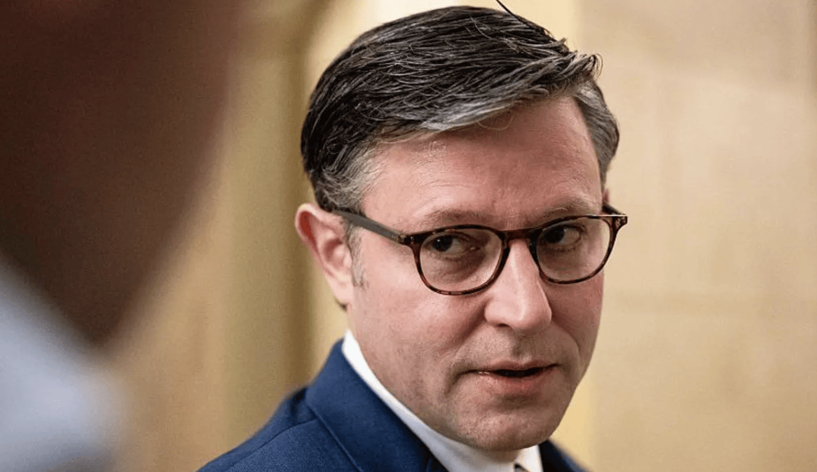 WNBA美国女子职业篮球联赛_继马斯克后WNBA美国女子职业篮球联赛,美众议长也罕见唱反调!一桩6年前的旧案,为何让特朗普阵营陷入危机?