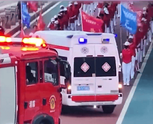 皇冠足球管理平台出租_老年暴走团逼停消防车和救护车皇冠足球管理平台出租!牵头人:没拉警报不让道