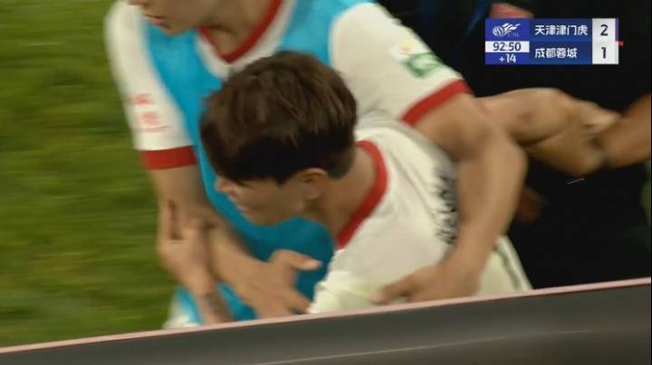 皇冠信用登2代理网址_看不下去了皇冠信用登2代理网址！蓉城球迷赛后留言刷屏要求俱乐部为韦世豪发声