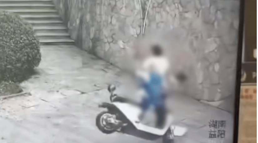 皇冠信用网代理_湖南两高中生骑电动两轮车撞围墙身亡皇冠信用网代理,一学生母亲:系改装车辆,儿子刚坐上40秒就发生事故,警方:改装者已被控制