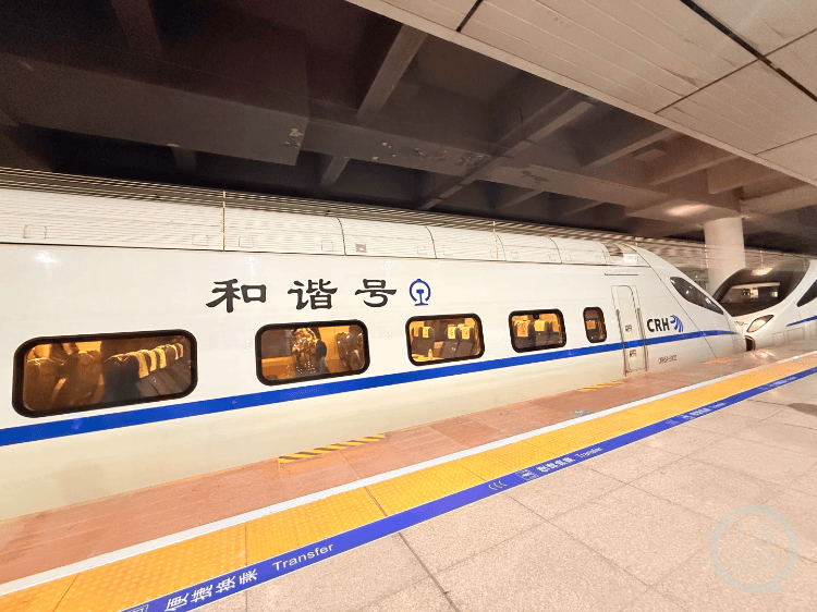 皇冠信用登2代理_动车车头坏了乘客被困荒野4小时?12306:强降雨致车头受损皇冠信用登2代理,更换车头后恢复运行