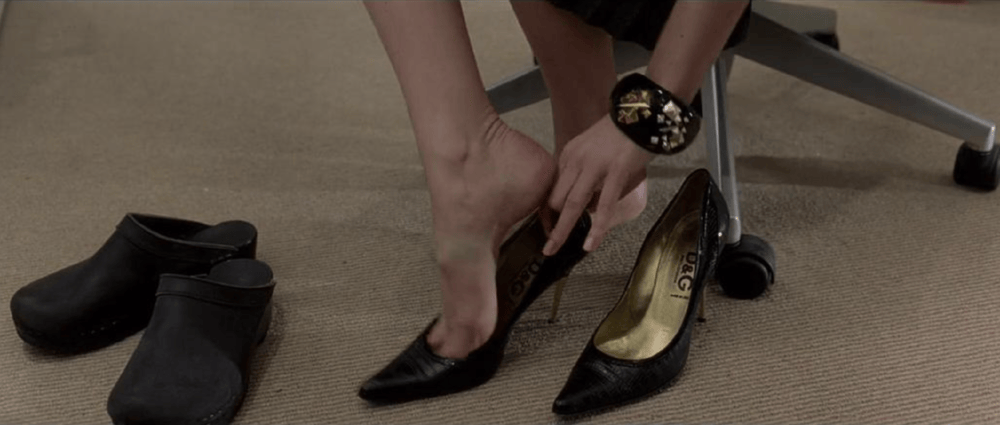 皇冠足球平台代理_年轻人正在用丑鞋踹翻全世界