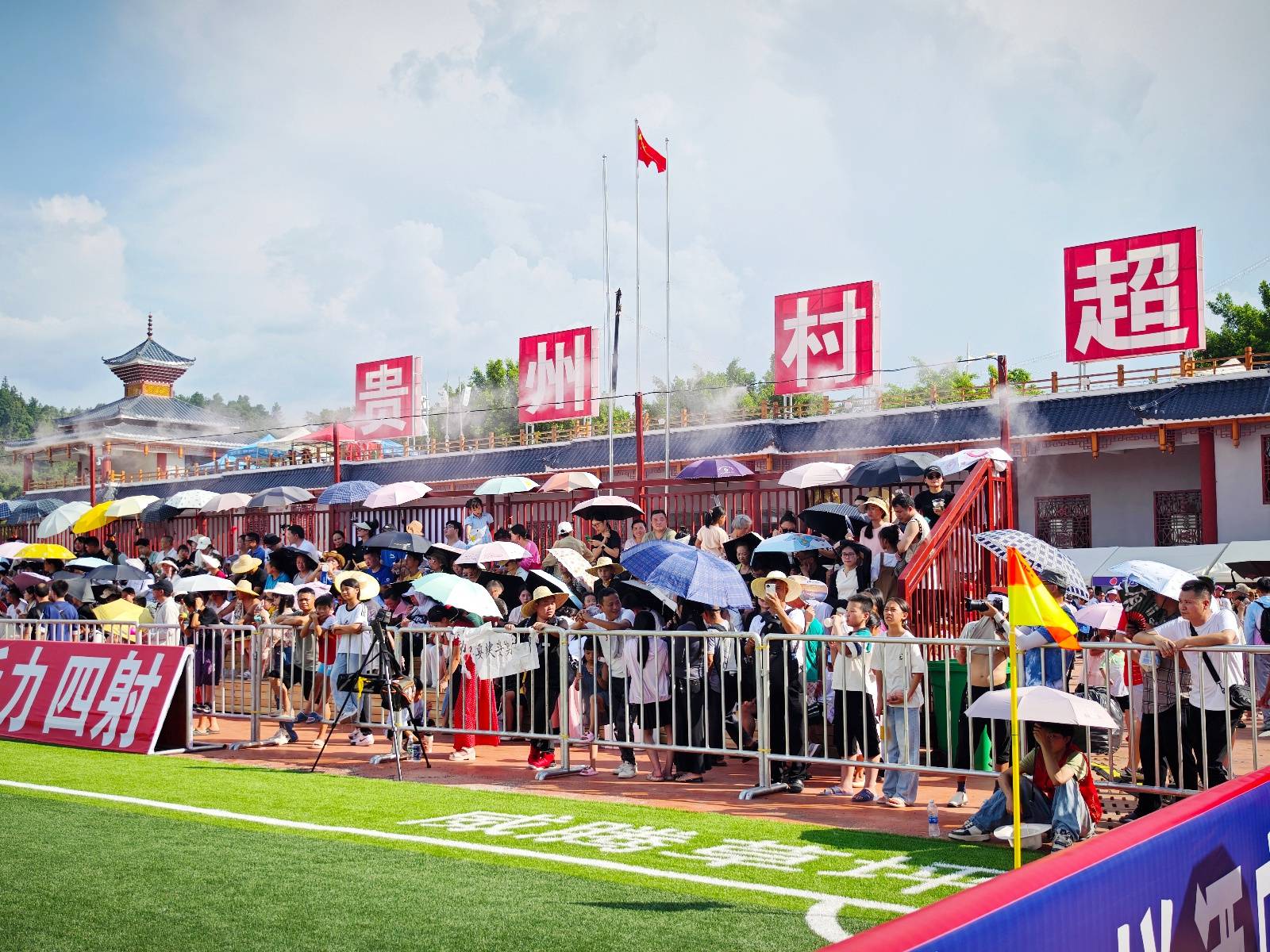 皇冠信用網代理出租_榕江“村超”重启:看台一座难求皇冠信用網代理出租,足坛巨星巴乔空降现场