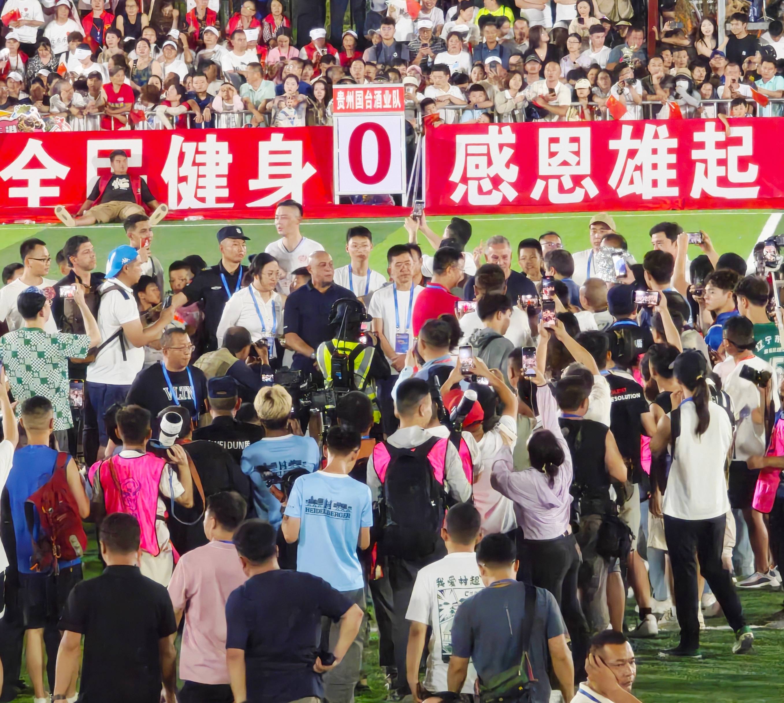 皇冠信用網代理出租_榕江“村超”重启:看台一座难求皇冠信用網代理出租,足坛巨星巴乔空降现场